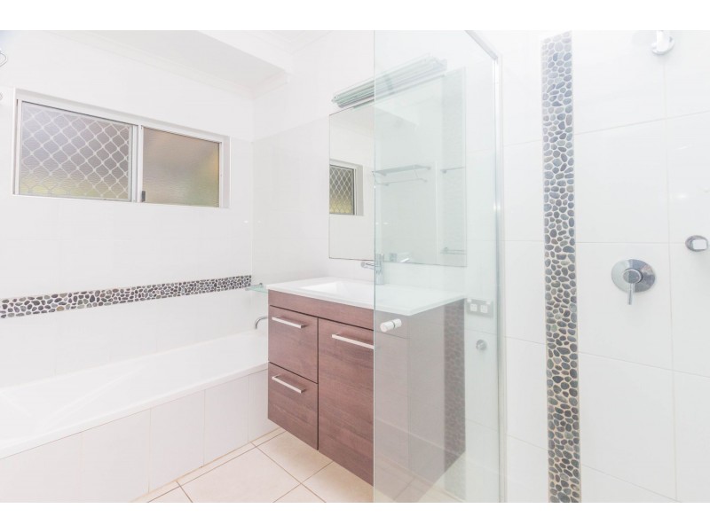 5 Lomatia Close, Redlynch QLD 4870