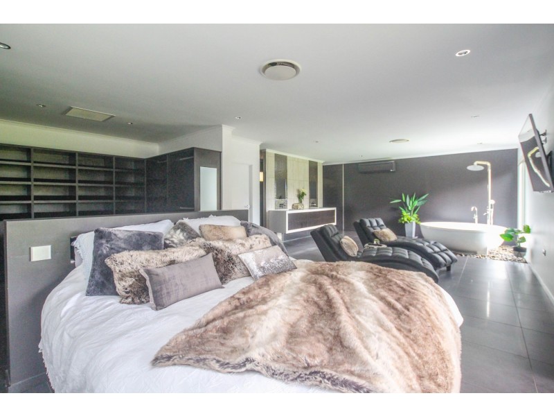51 Robb Road, Redlynch QLD 4870