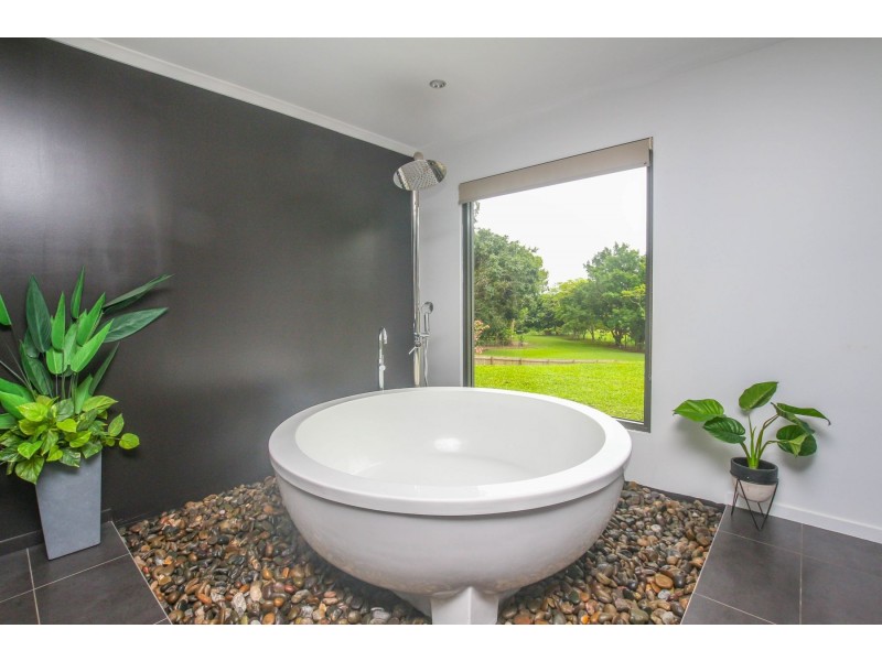 51 Robb Road, Redlynch QLD 4870