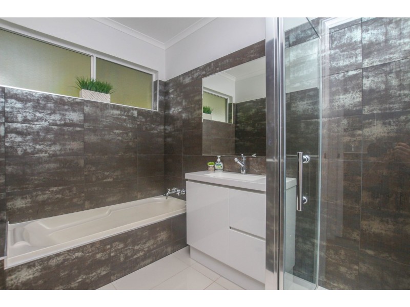 51 Robb Road, Redlynch QLD 4870