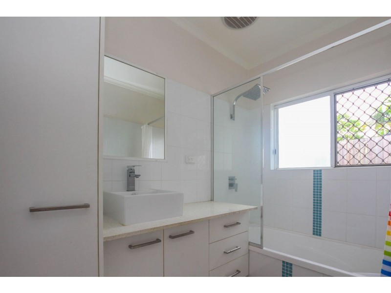 5 Batavia Court, Bentley Park QLD 4869