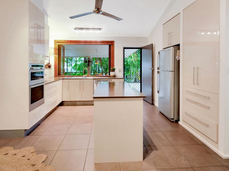 22 Blue Hills Crescent, Freshwater QLD 4870