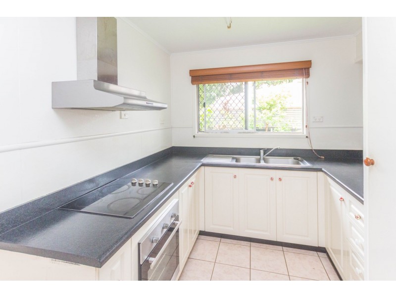 2 Moignard Street, Manoora QLD 4870