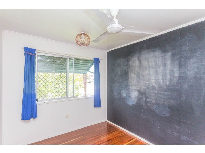 2 Moignard Street, Manoora QLD 4870