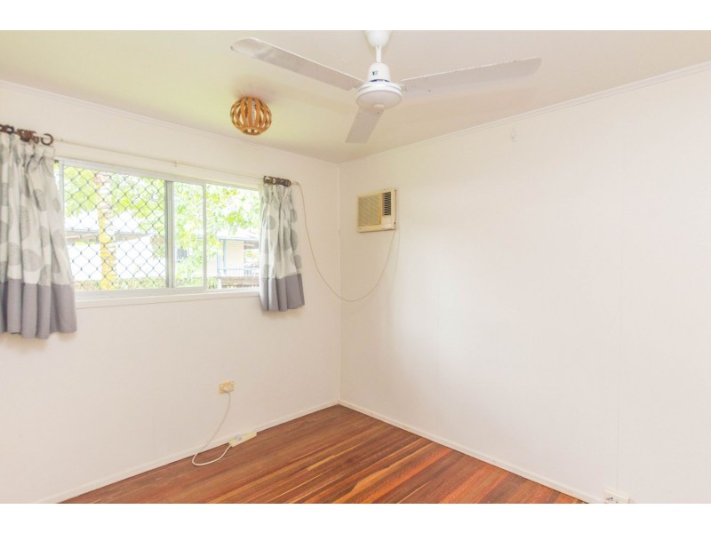 2 Moignard Street, Manoora QLD 4870