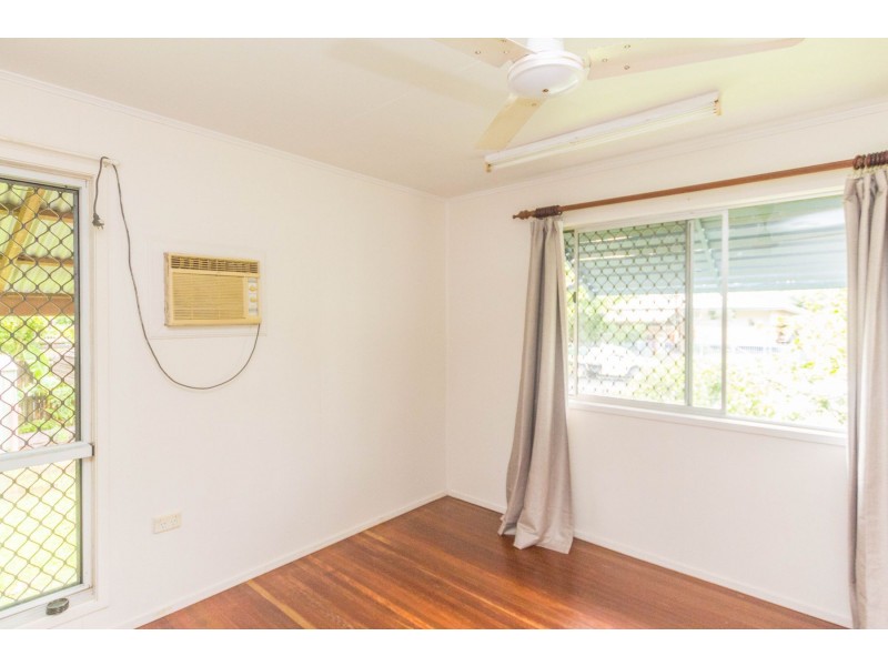 2 Moignard Street, Manoora QLD 4870