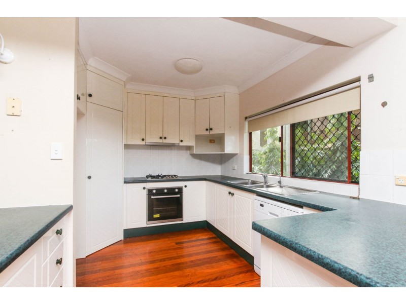 2 Rockton Place, Mooroobool QLD 4870