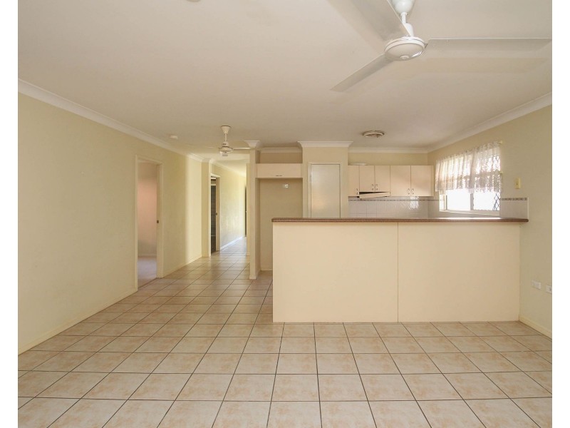 11 Chesterfield Close, Brinsmead QLD 4870