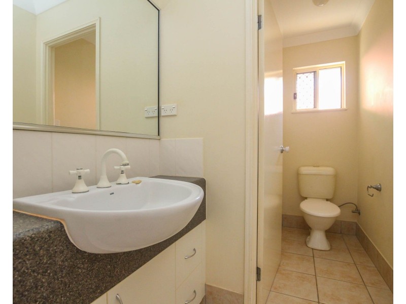11 Chesterfield Close, Brinsmead QLD 4870