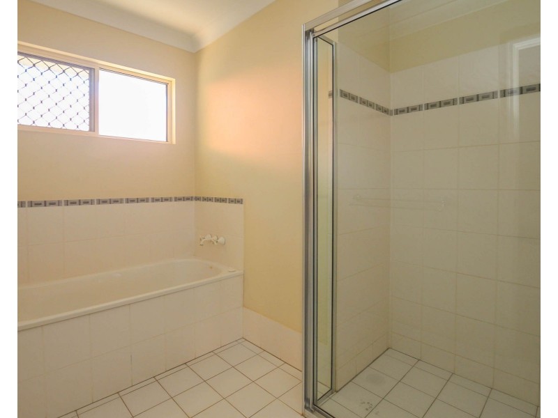 11 Chesterfield Close, Brinsmead QLD 4870