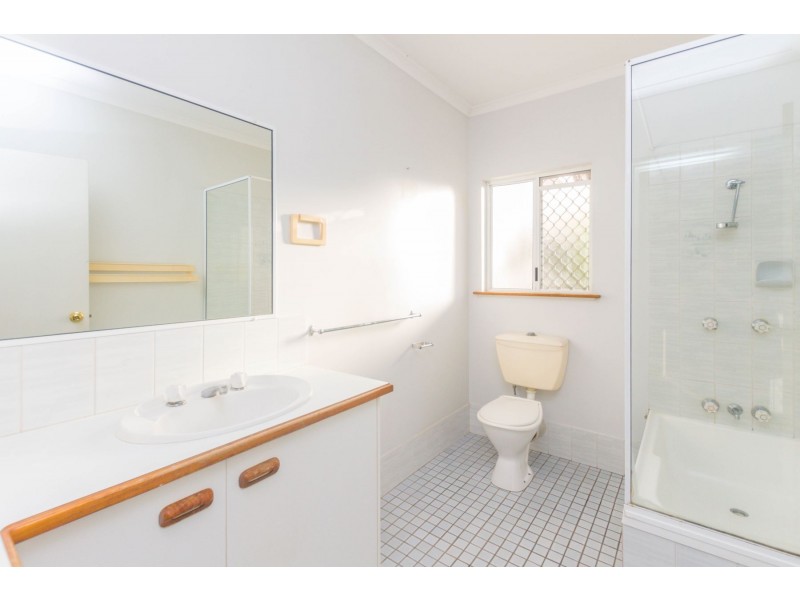 10/30-32 Springfield Crescent, Manoora QLD 4870