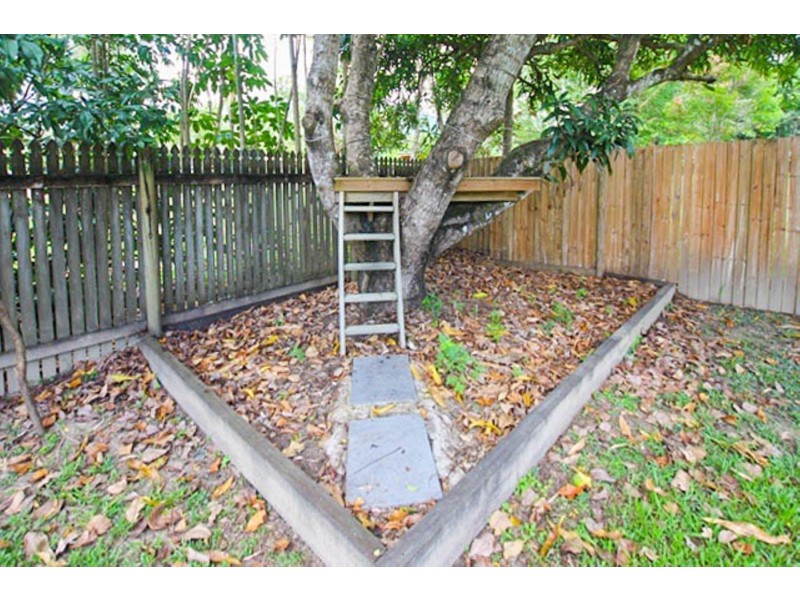 1 Prescott Street, Whitfield QLD 4870