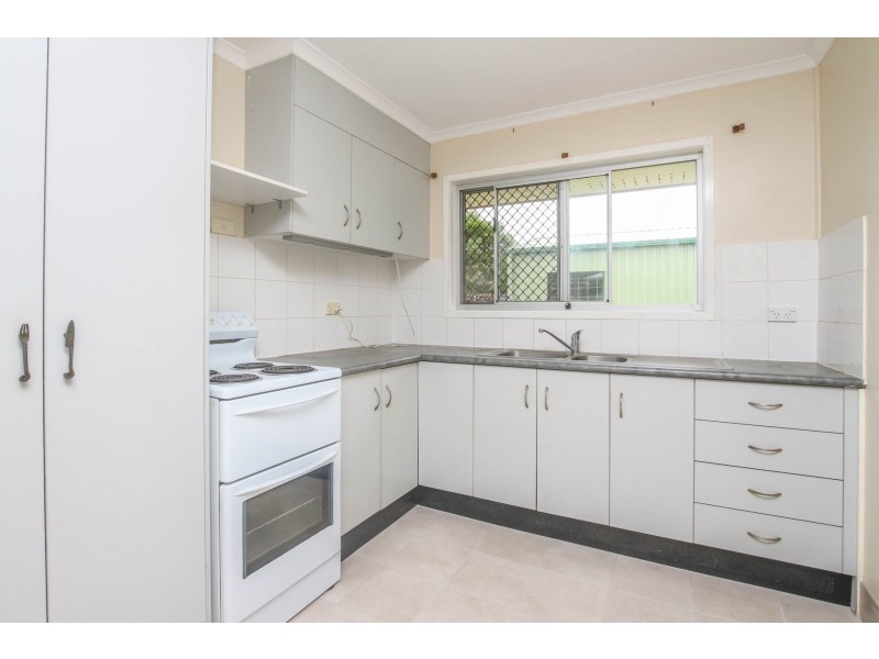 4 Marchant Street, Manoora QLD 4870