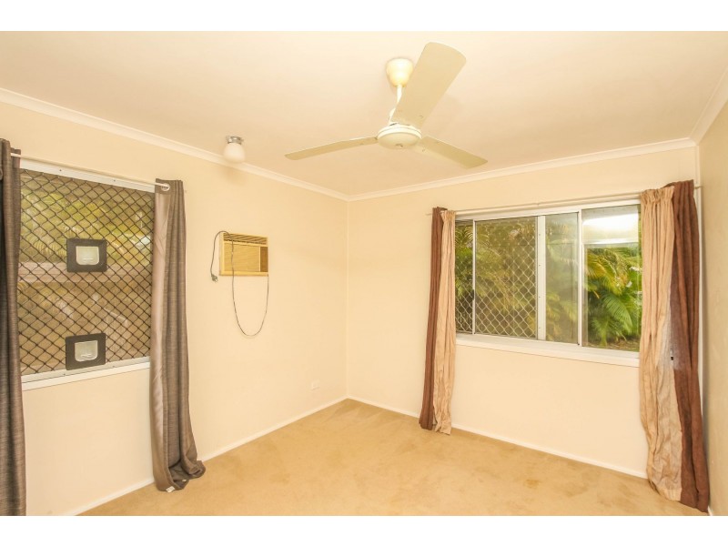 4 Marchant Street, Manoora QLD 4870