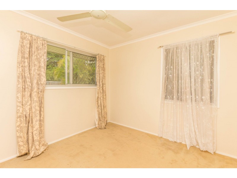 4 Marchant Street, Manoora QLD 4870