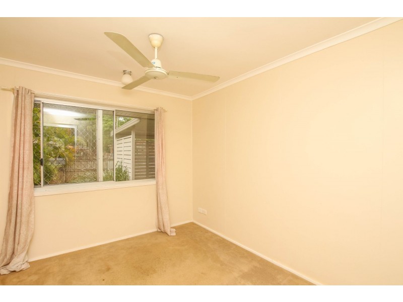 4 Marchant Street, Manoora QLD 4870