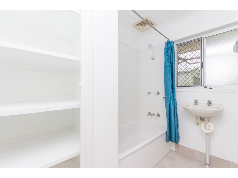 4 Marchant Street, Manoora QLD 4870