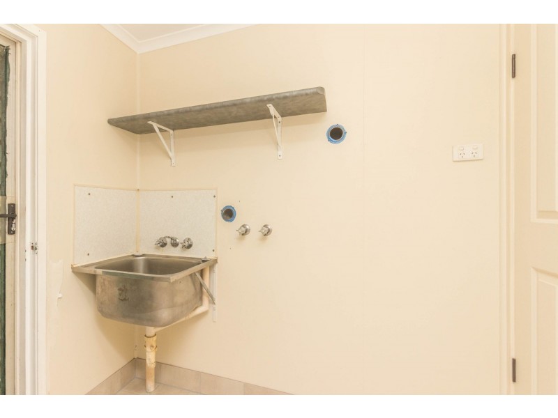 4 Marchant Street, Manoora QLD 4870