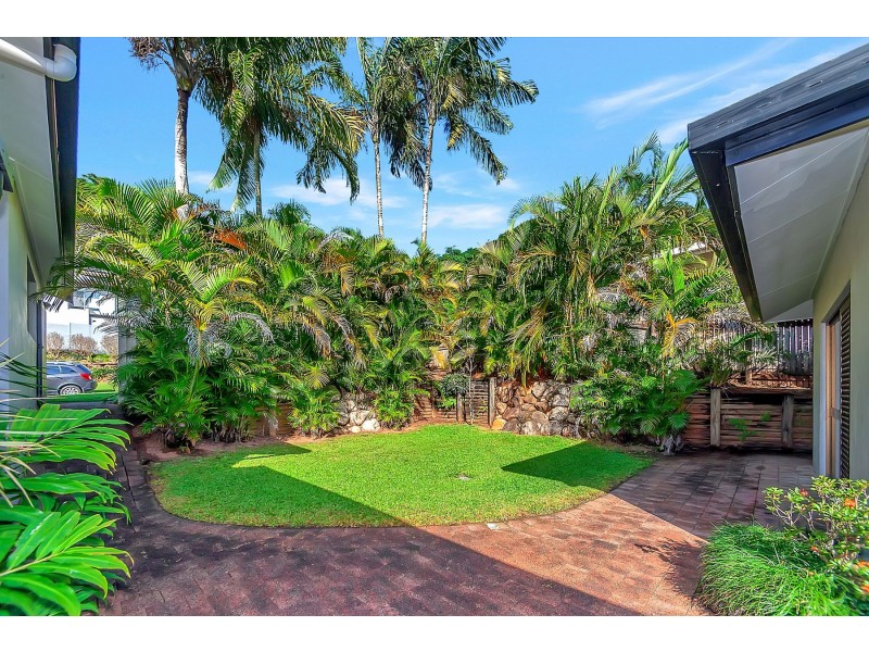 18 Rosemont Court, Mooroobool QLD 4870
