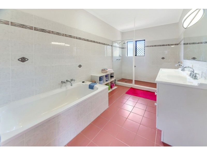 18 Rosemont Court, Mooroobool QLD 4870