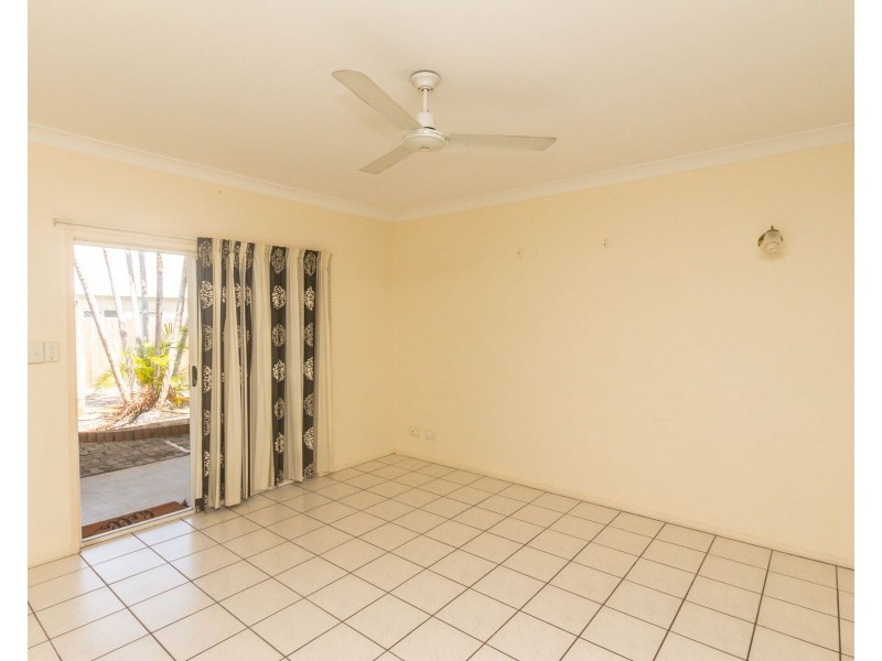 3/364 McCoombe Street, Mooroobool QLD 4870