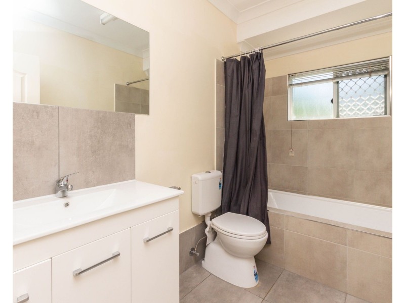 3/364 McCoombe Street, Mooroobool QLD 4870