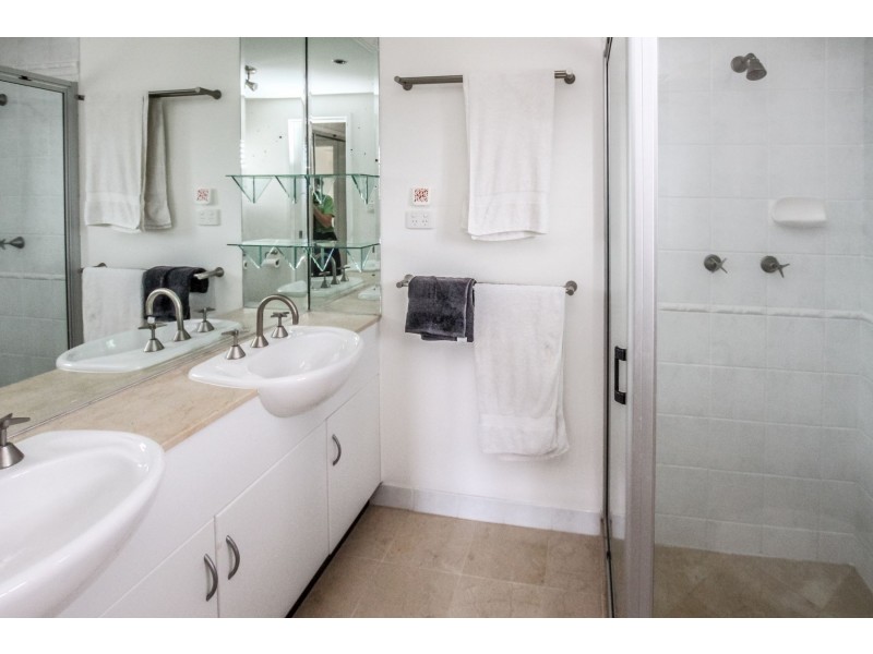 18/285 The Esplanade, Cairns North QLD 4870