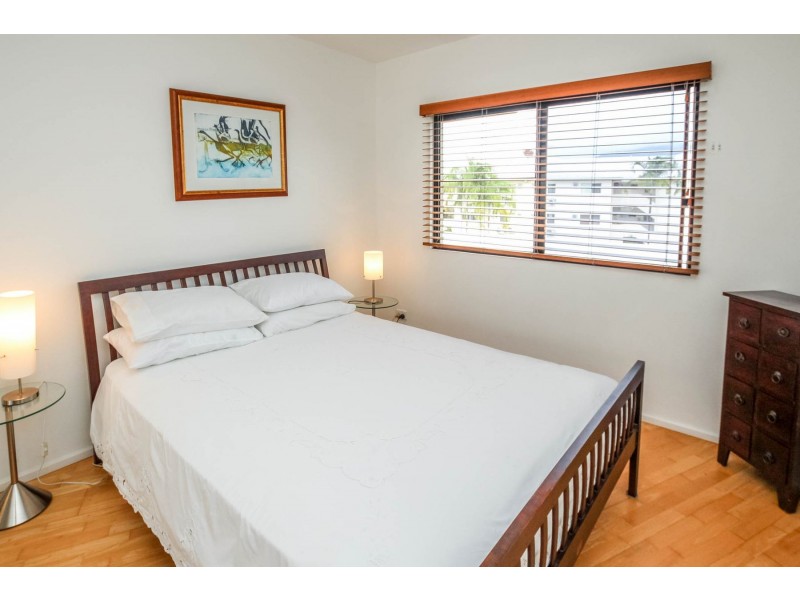 18/285 The Esplanade, Cairns North QLD 4870