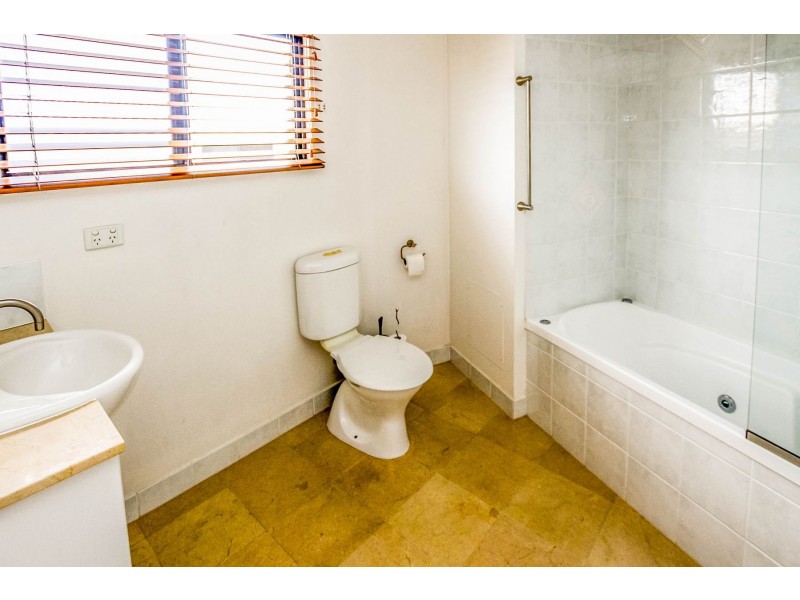18/285 The Esplanade, Cairns North QLD 4870