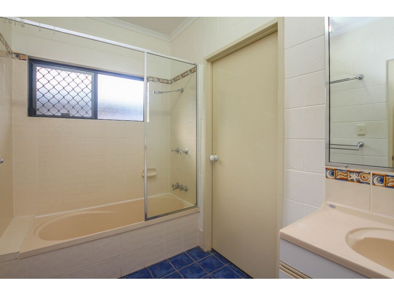 27 Opaline Close, Brinsmead QLD 4870