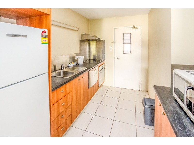 13/239 Lake Street, Cairns North QLD 4870