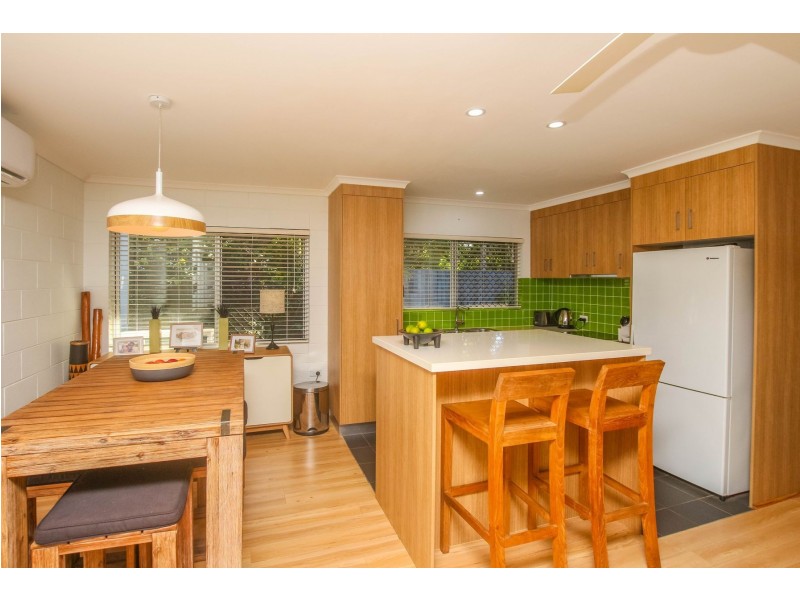 20 Holly Street, Mooroobool QLD 4870