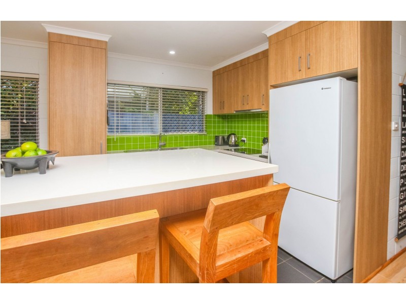 20 Holly Street, Mooroobool QLD 4870