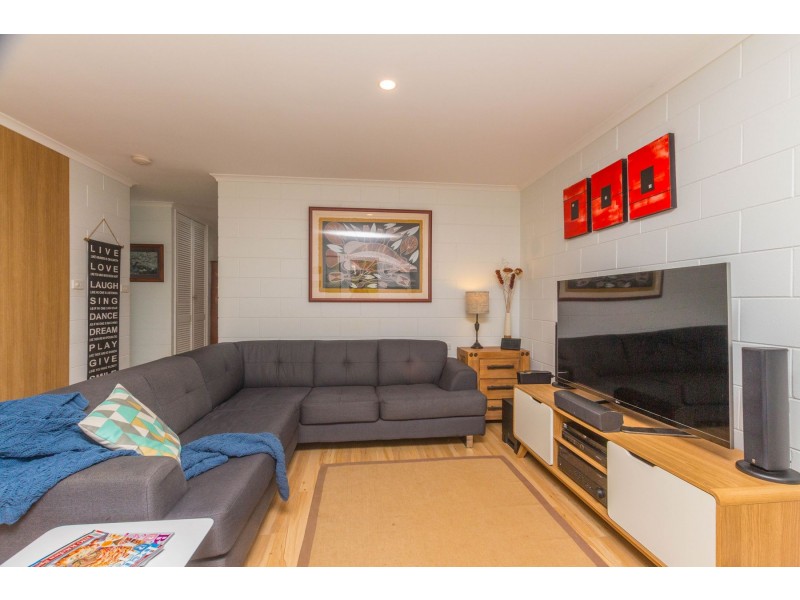 20 Holly Street, Mooroobool QLD 4870