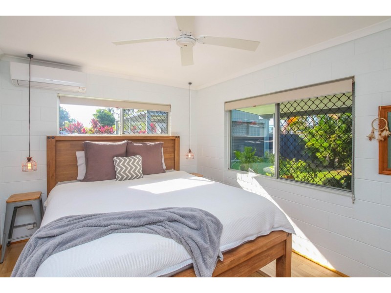 20 Holly Street, Mooroobool QLD 4870