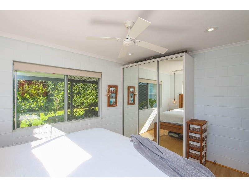 20 Holly Street, Mooroobool QLD 4870