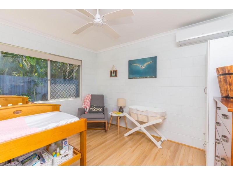 20 Holly Street, Mooroobool QLD 4870