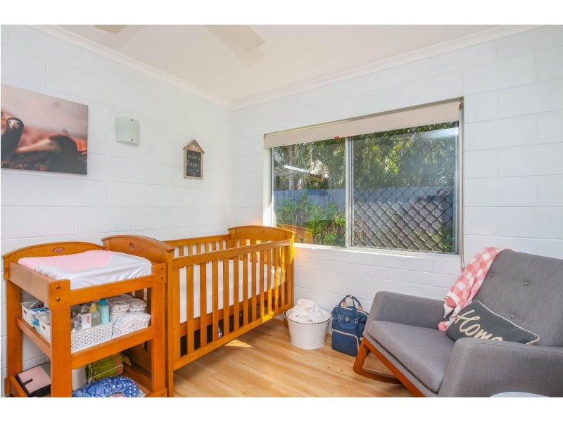 20 Holly Street, Mooroobool QLD 4870