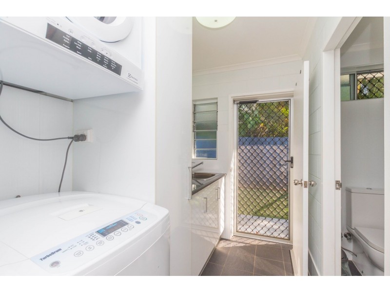 20 Holly Street, Mooroobool QLD 4870