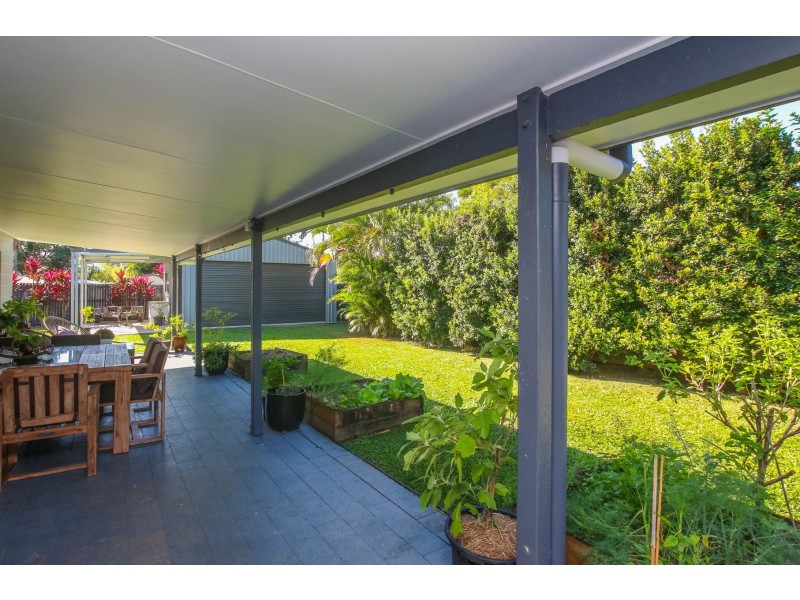 20 Holly Street, Mooroobool QLD 4870