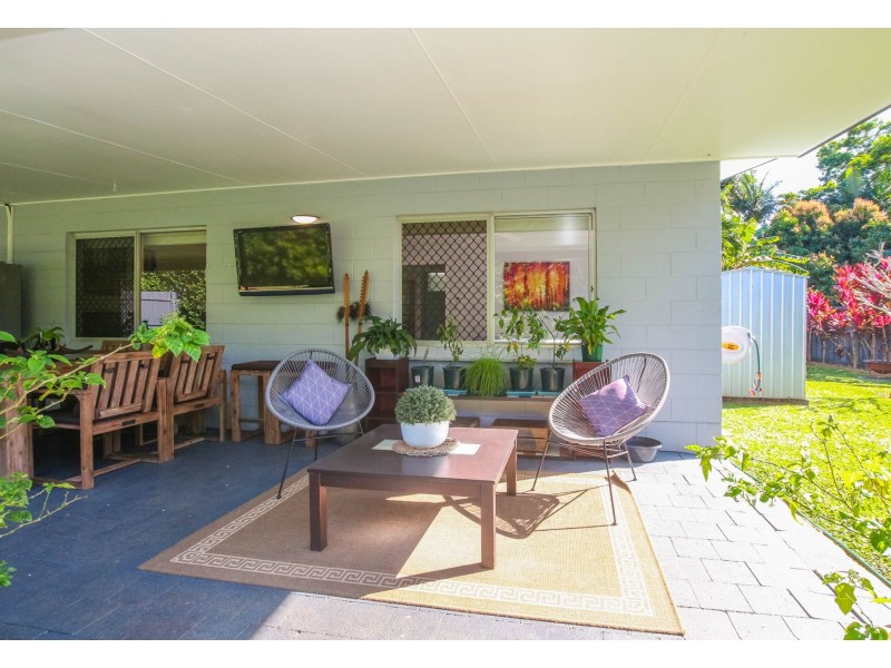 20 Holly Street, Mooroobool QLD 4870