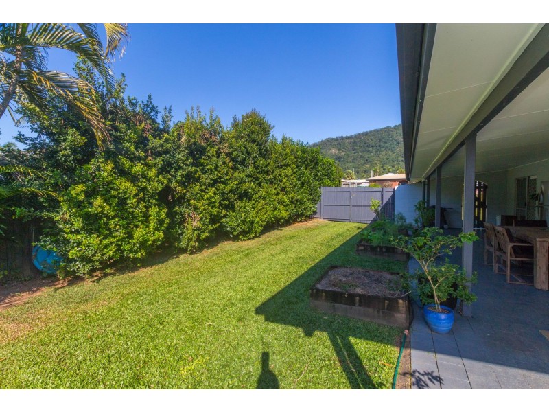 20 Holly Street, Mooroobool QLD 4870