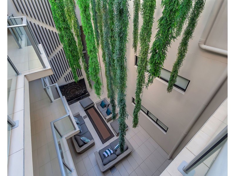 15/289-291 Lake Street, Cairns North QLD 4870