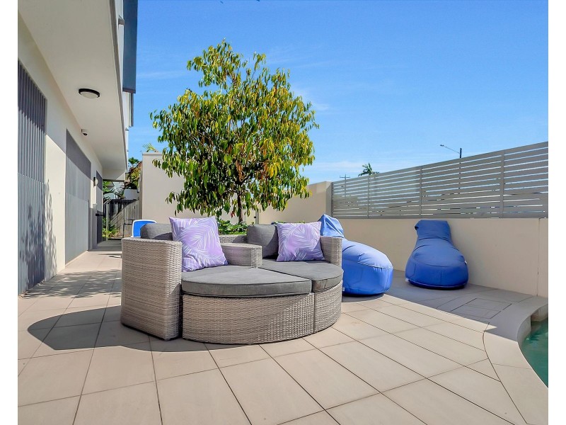 15/289-291 Lake Street, Cairns North QLD 4870