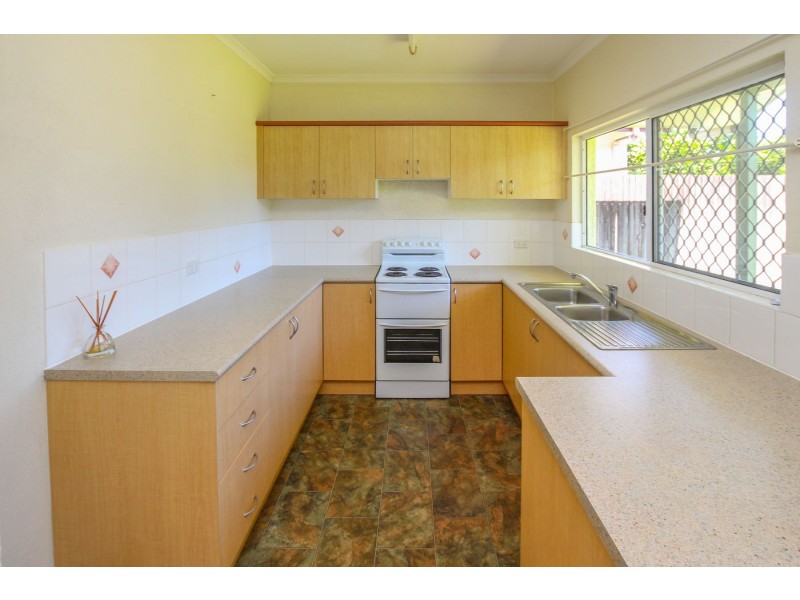 32 Silky Oak Court, Mooroobool QLD 4870