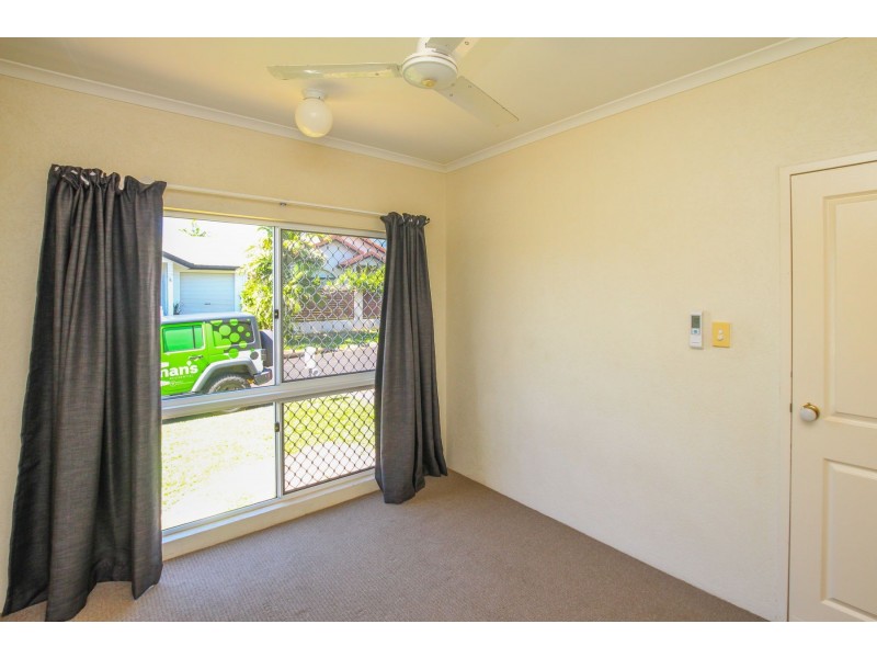32 Silky Oak Court, Mooroobool QLD 4870