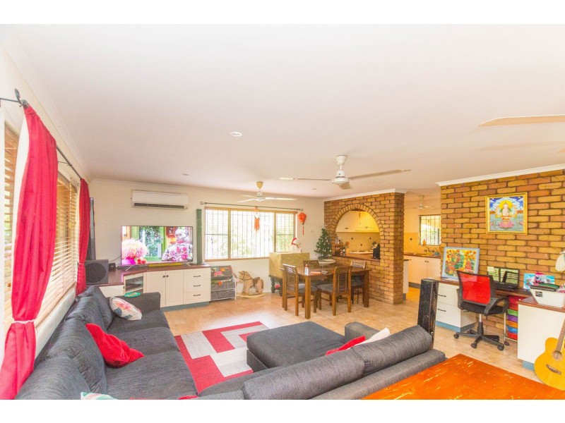 6 Melaleuca Street, Manunda QLD 4870