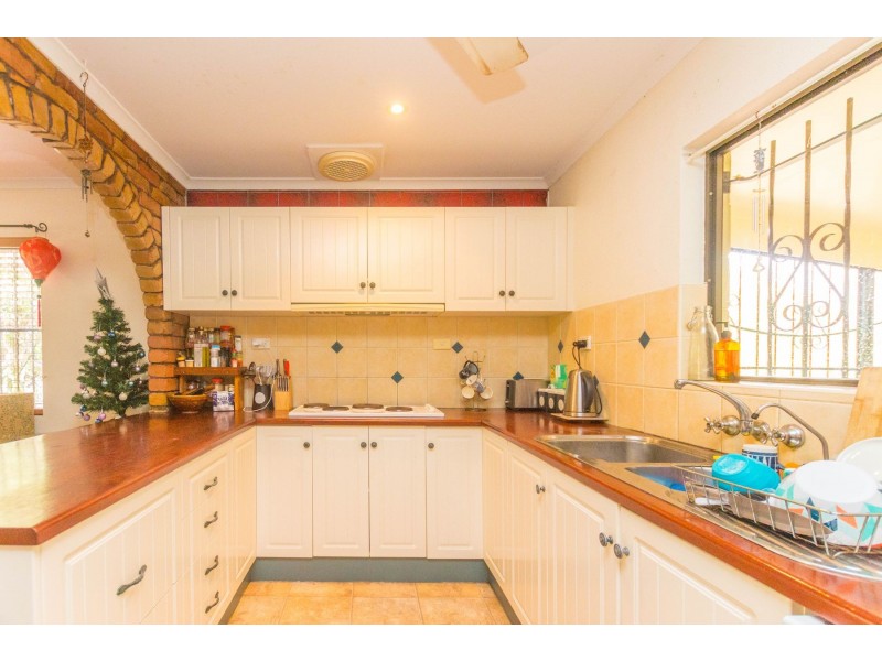 6 Melaleuca Street, Manunda QLD 4870