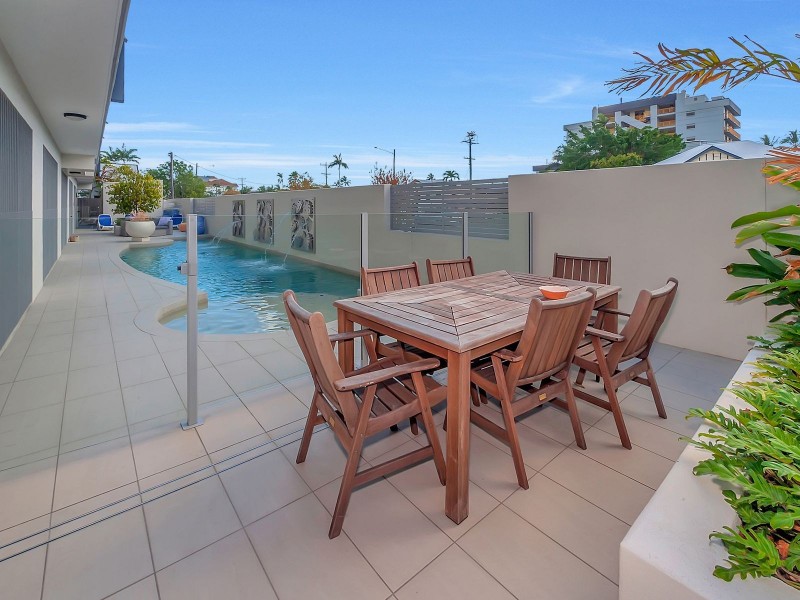 13/289-291 Lake Street, Cairns North QLD 4870