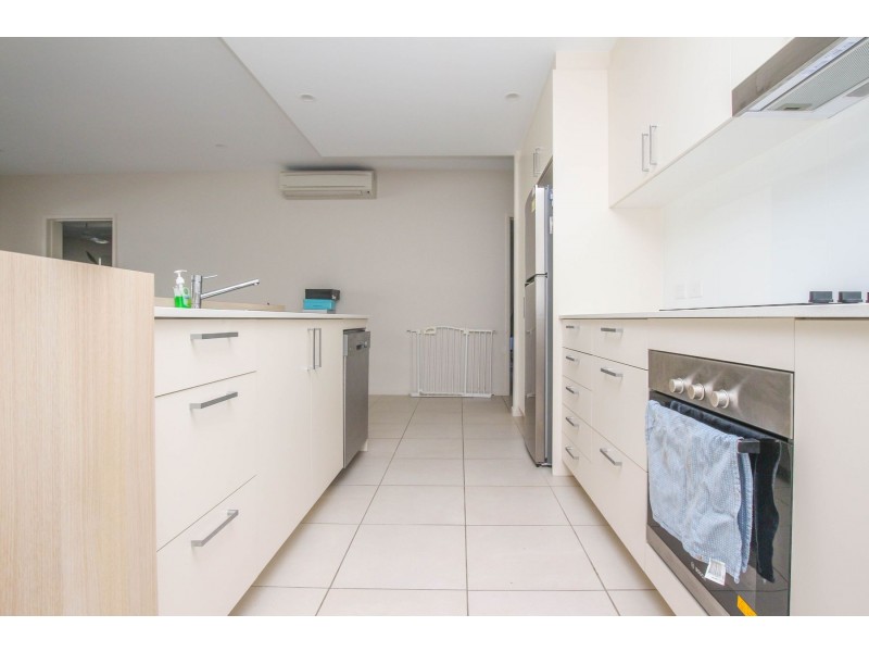 13/289-291 Lake Street, Cairns North QLD 4870